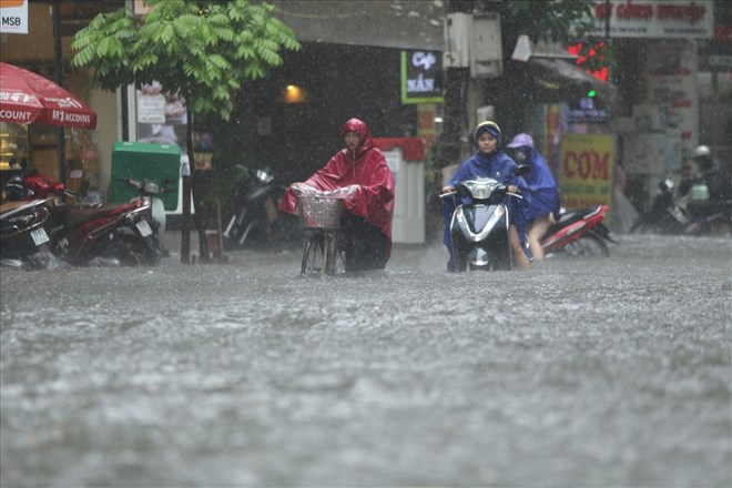 Bắc Bộ sắp đón mưa dông, Trung Bộ mưa lớn tiếp diễn, đề phòng lũ quét