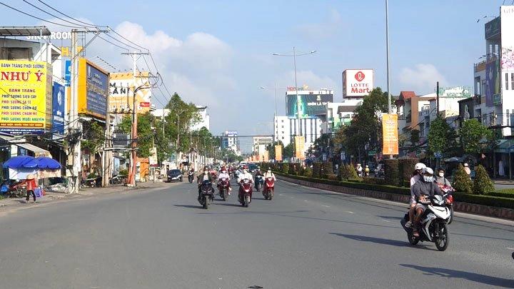 Tuy nhiên, theo ghi nhận của Lao Động trong 2 ngày 31.10 và 1.11, vào những khung giờ triều cường dâng cao, nhiều tuyến đường nội ô quận Ninh Kiều không còn xảy ra tình trạng ngập nước như những ngày trước.