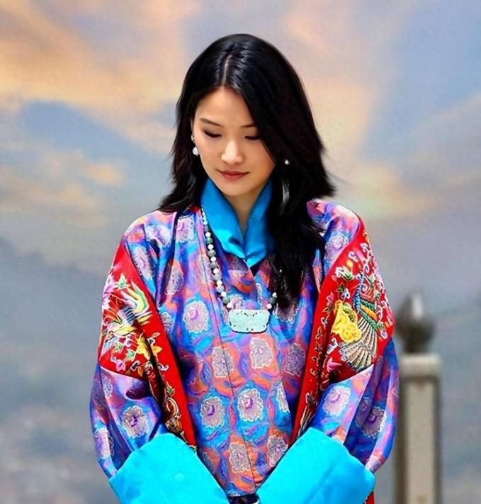 Hoàng hậu "vạn người mê" của Bhutan lộ diện sau khi hạ sinh công chúa, nhan sắc hiện tại khiến ai cũng bất ngờ - Ảnh 1.