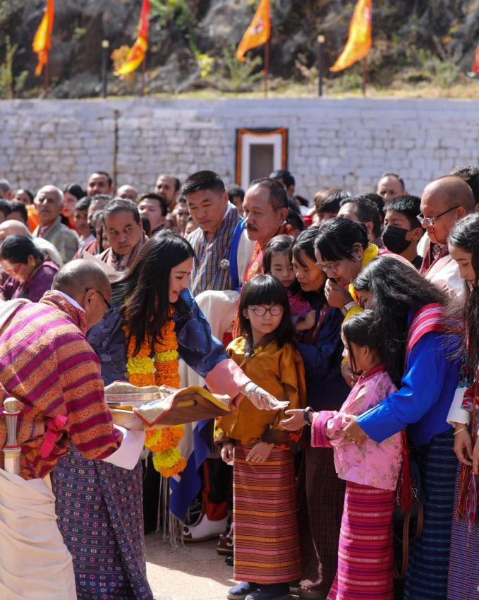 Hoàng hậu "vạn người mê" của Bhutan lộ diện sau khi hạ sinh công chúa, nhan sắc hiện tại khiến ai cũng bất ngờ - Ảnh 5.