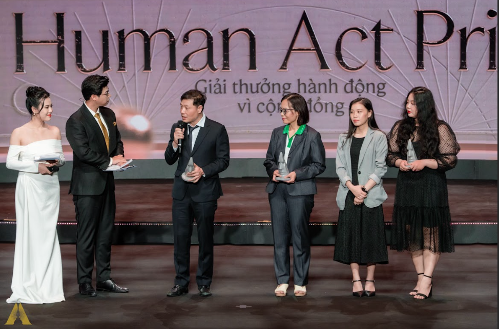 MC Vĩnh Phú: "Hành trình Human Act Prize 2023 và đêm trao giải đã thay đổi cách tôi làm nghề" - Ảnh 3.