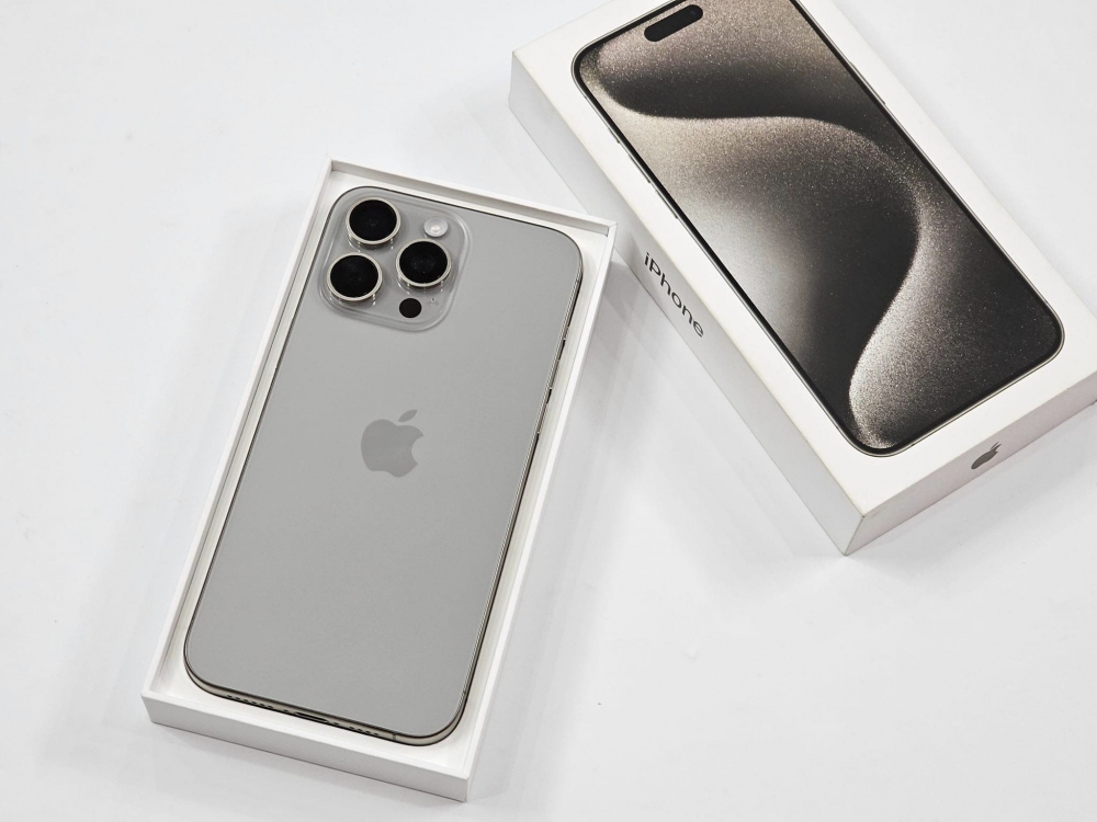 iPhone 15 Pro Max đại hạ giá chào đón năm mới 2024