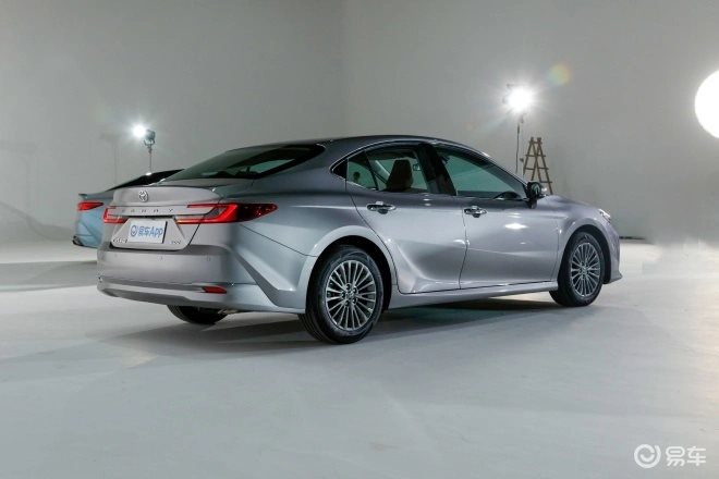 'Vua các dòng sedan' Toyota Camry thế hệ mới chào sân thị trường sát vách Việt Nam: tiêu thụ 4,2 lít/100 km, giá từ dưới 600 triệu đồng - Ảnh 4.