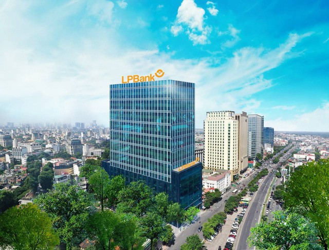 Nợ xấu giảm về mức 1,26%, LPBank thu về 7.039 tỷ đồng năm 2023 - Ảnh 1.