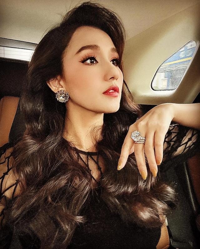 3 "chị đẹp" là đại gia kim cương của showbiz Việt: Người có 10 siêu thị, kẻ buồn lại mang tài sản ra đếm - Ảnh 11.