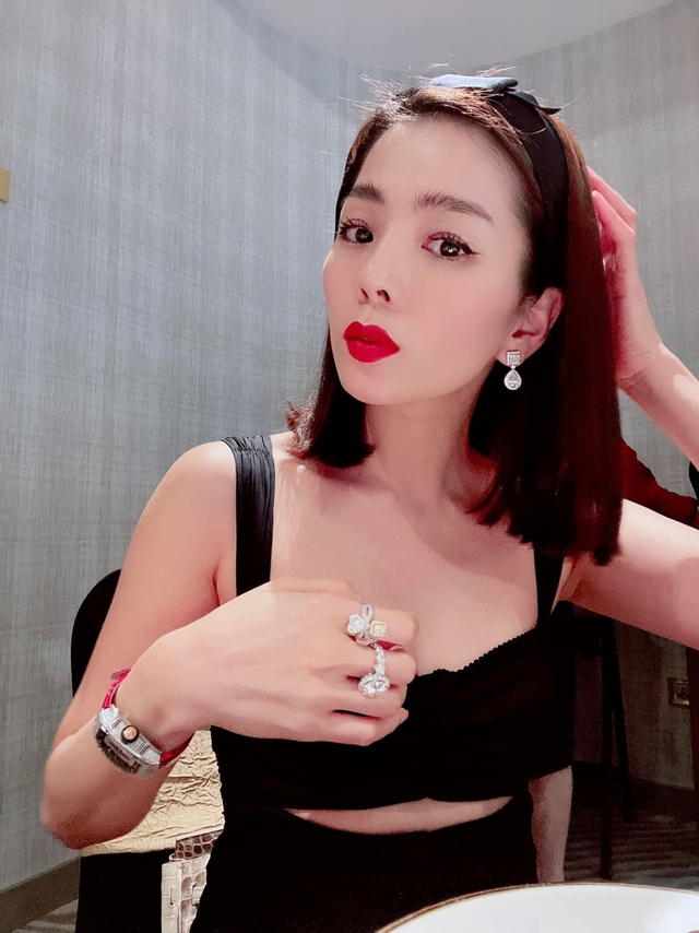 3 "chị đẹp" là đại gia kim cương của showbiz Việt: Người có 10 siêu thị, kẻ buồn lại mang tài sản ra đếm - Ảnh 5.