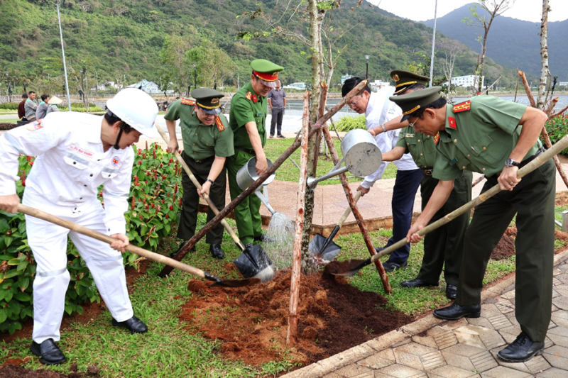 Vietsovpetro khởi công giai đoạn 2 ‘Tuyến đường hoa anh đào’ tại Côn Đảo