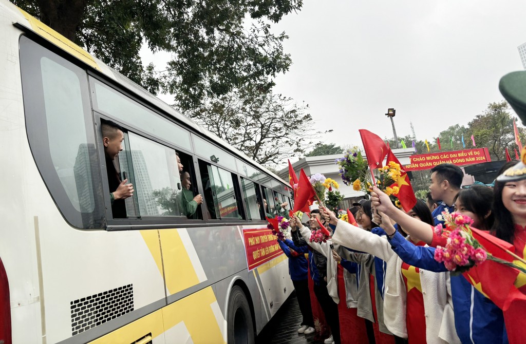 Thanh niên Hà Đông phấn khởi, xúc động trong ngày hội giao quân