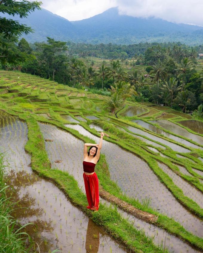 Dùng tiền tiết kiệm để đi du lịch khắp thế giới, theo đuổi lối sống YOLO: Chưa kịp vui đã thấy hối hận! - Ảnh 2.
