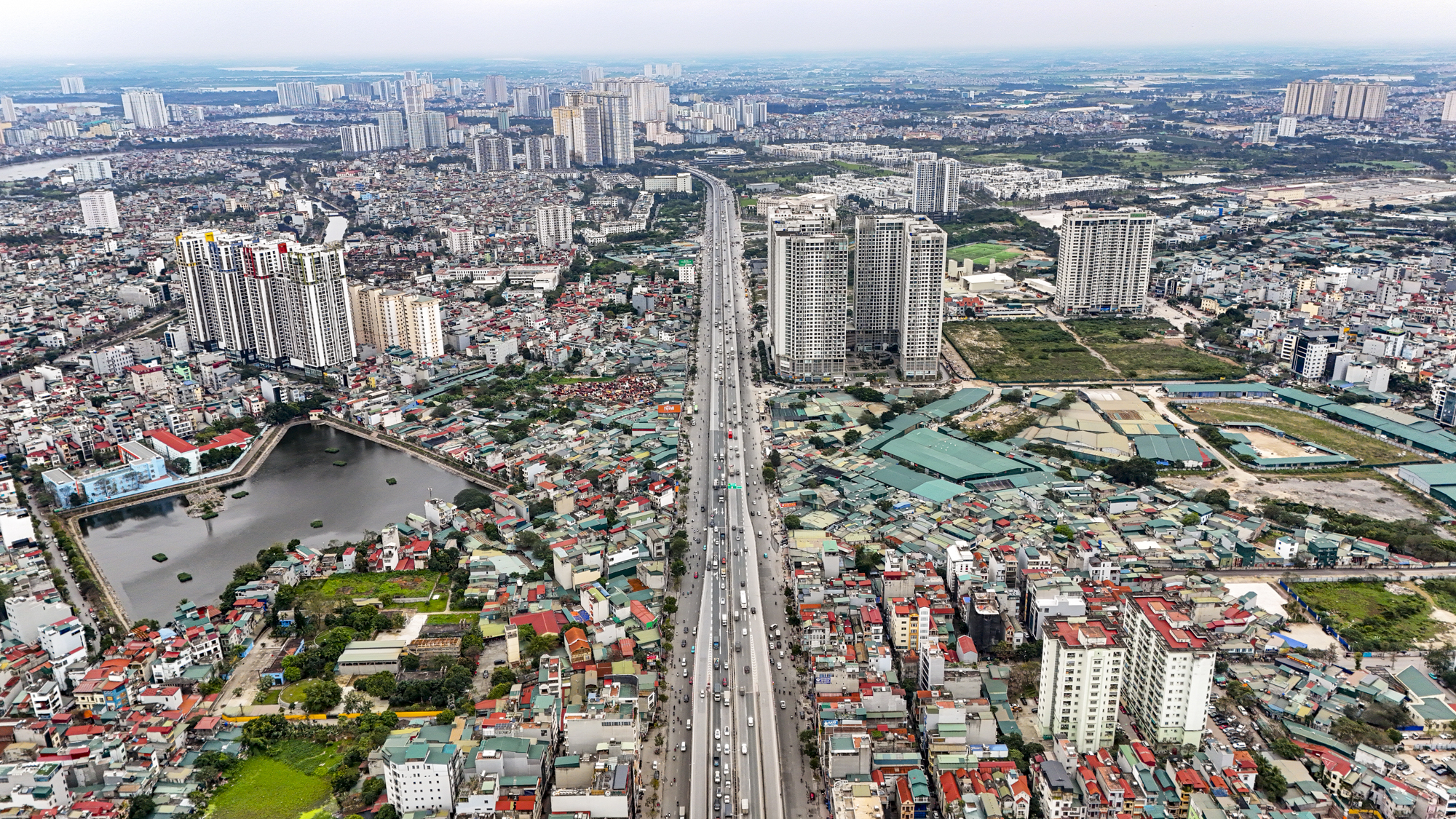 Cảnh trái ngược của trục bất động sản dọc vành đai 3: Phía Nam đông đúc, phía Bắc hắt hiu- Ảnh 3. Cảnh trái ngược của trục bất động sản dọc vành đai 3: Phía Nam đông đúc, phía Bắc hắt hiu- Ảnh 3.
