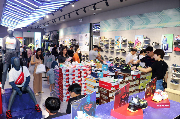 Đến Crescent Mall săn sale chấn động, hàng hiệu nửa giá - Ảnh 1. Đến Crescent Mall săn sale chấn động, hàng hiệu nửa giá - Ảnh 1.