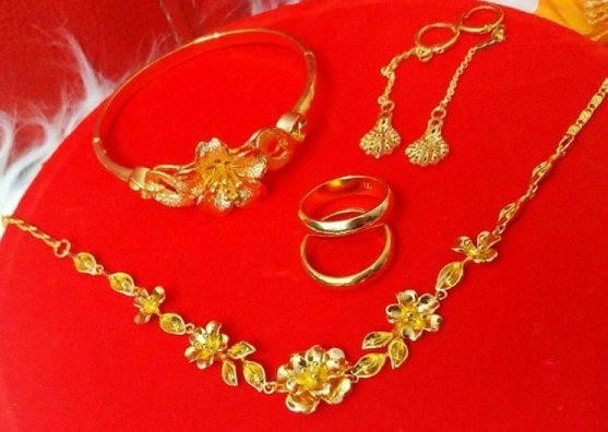 Vàng tăng phi mã, đến nửa chỉ cũng không mua nổi: Nhiều người ngậm ngùi rút lại lời hứa