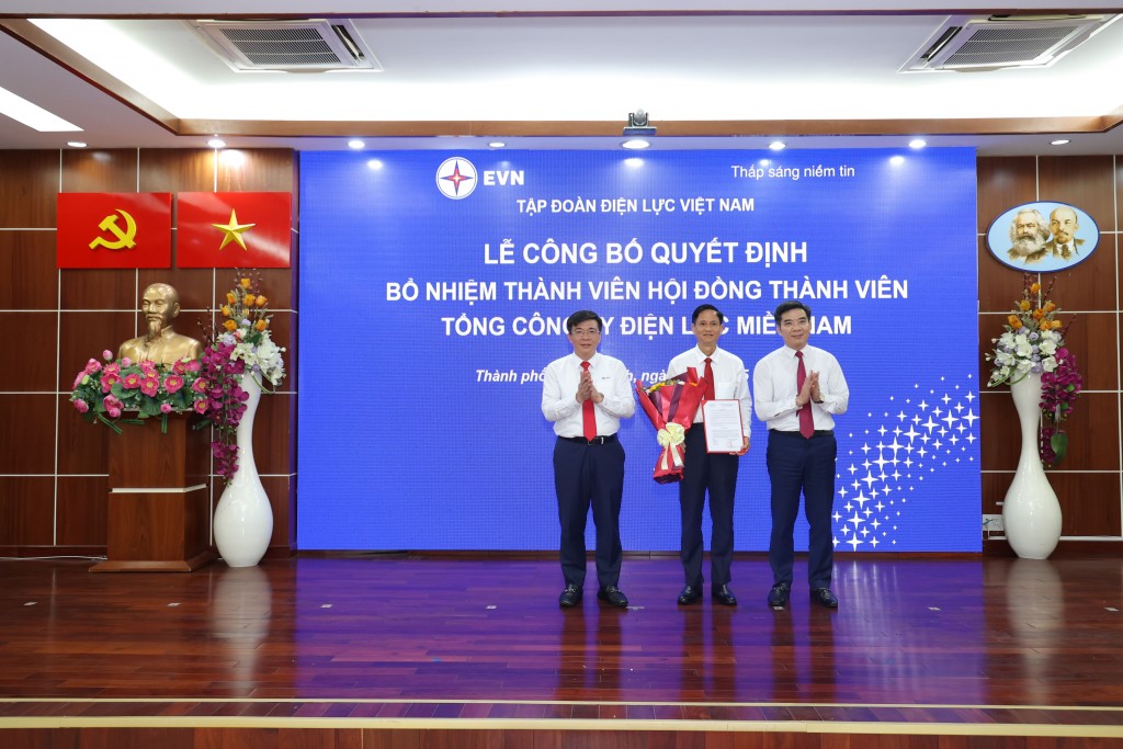 EVNSPC công bố các quyết định kiện toàn công tác cán bộ