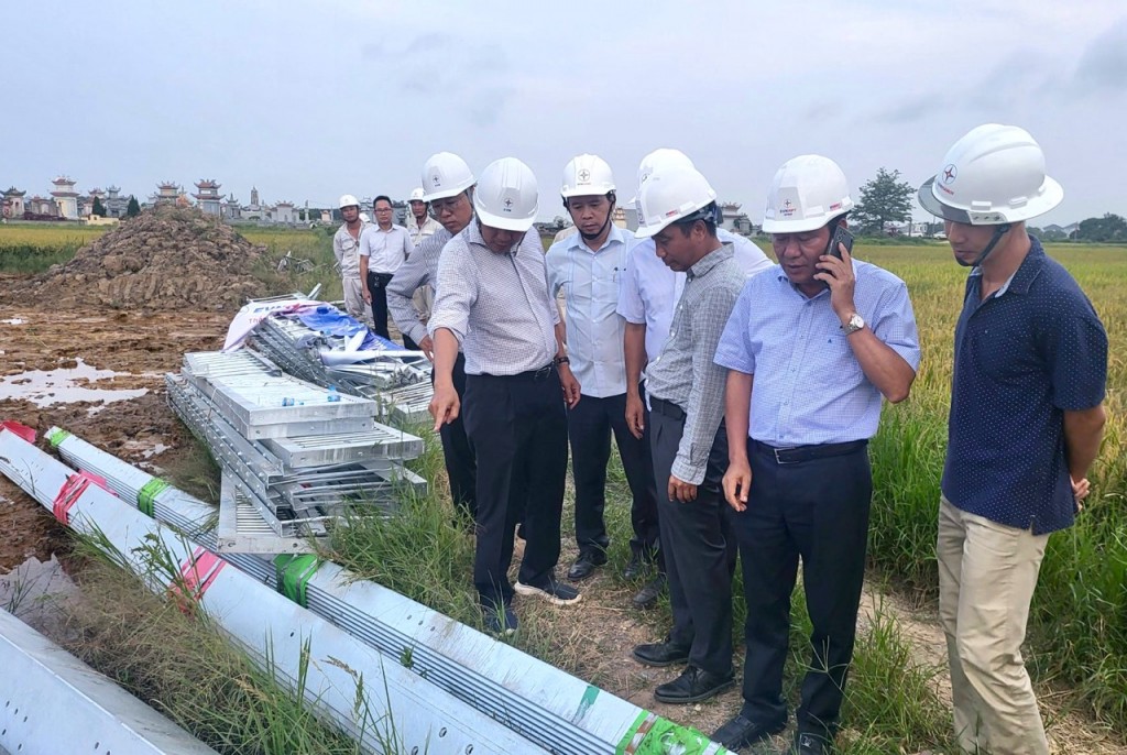 ‘Lực lượng tinh nhuệ’ của EVNHANOI tham gia thi công đường dây 500kV mạch 3