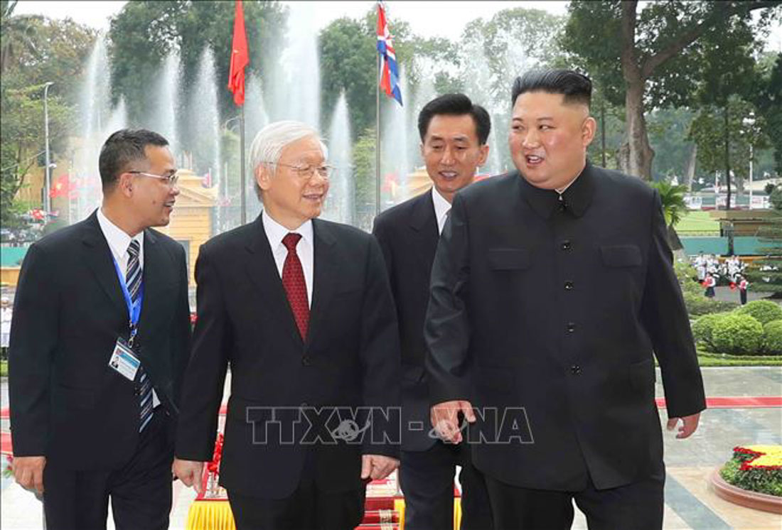 Tổng Bí thư, Chủ tịch nước Nguyễn Phú Trọng và Chủ tịch Triều Tiên Kim Jong-un tại lễ đón. Ảnh: Trí Dũng/TTXVN