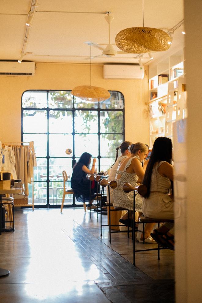 Chung cư cà phê 60 năm tuổi bỗng nổi như cồn tại nước ngoài, du khách khẳng định: “Đây là nơi ‘iconic’ nhất TP.HCM!”- Ảnh 38. Chung cư cà phê 60 năm tuổi bỗng nổi như cồn tại nước ngoài, du khách khẳng định: “Đây là nơi ‘iconic’ nhất TP.HCM!”- Ảnh 38.