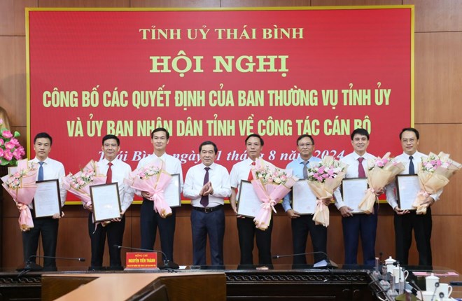 Tỉnh Thái Bình công bố loạt quyết định về công tác cán bộ