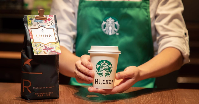 Starbucks và nỗi đau Trung Quốc: Mỗi 9 tiếng mở 1 quán mới, tăng gấp đôi cửa hàng sau 6 năm nhưng lại mất gần 50% thị phần, huyền thoại Howard Schultz muối mặt vì ‘quá nổ’- Ảnh 3.