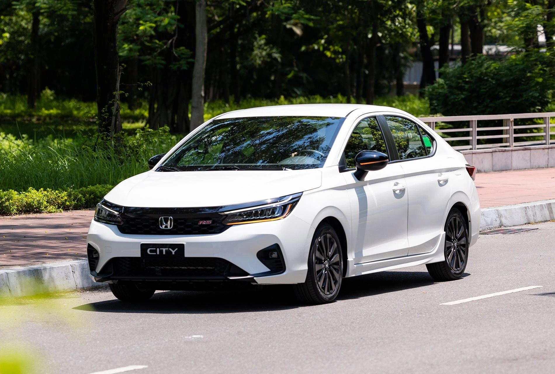 Sedan hạng B giảm giá đậm cao nhất tới 120 triệu đồng: Hyundai Accent, Honda City... cùng dò đáy, có mẫu chỉ còn 435 triệu đồng- Ảnh 1.