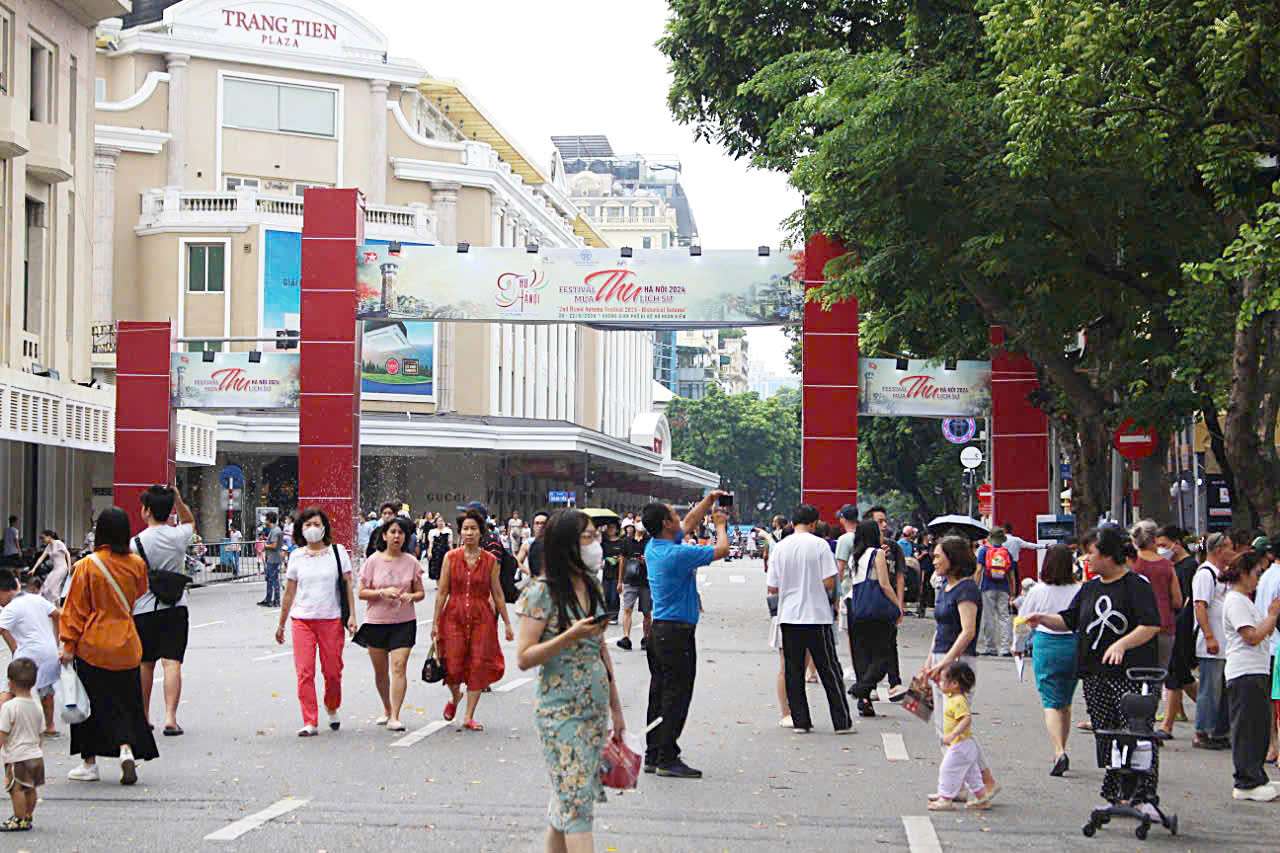 Festival Thu Hà Nội lần thứ 2 năm 2024 do UBND thành phố Hà Nội chỉ đạo, Trung tâm Xúc tiến đầu tư, thương mại và du lịch Hà Nội tổ chức. Với chủ đề “Thu Hà Nội - Mùa thu lịch sử”, đây là một trong những sự kiện quảng bá, xúc tiến du lịch lớn của thành phố, đồng thời là chương trình hưởng ứng hoạt động kỷ niệm 70 năm Ngày Giải phóng Thủ đô (10/10/1954 - 10/10/2024).