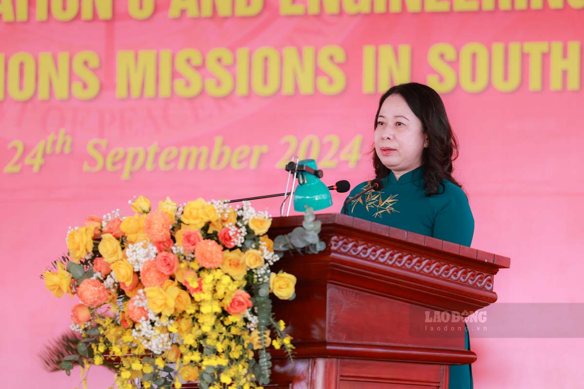 Phó Chủ tịch nước Võ Thị Ánh Xuân phát biểu động viên cán bộ, chiến sĩ của hai đơn vị trước khi lên đường thực hiện nhiệm vụ gìn giữ hòa bình.
