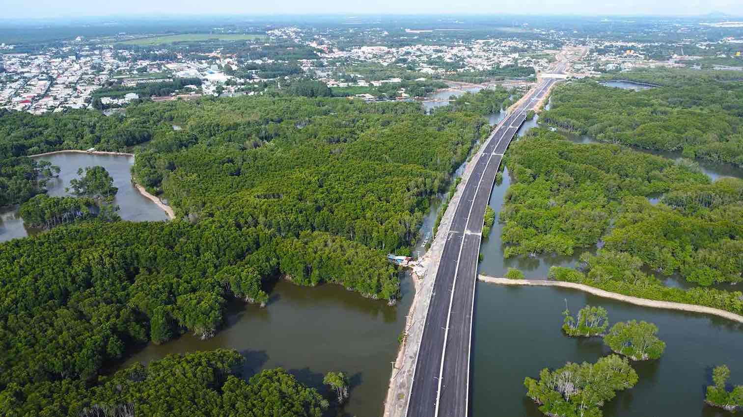 Dự án cao tốc Bến Lức - Long Thành nhánh phía Đông đoạn qua tỉnh Đồng Nai. Ảnh: HAC