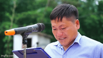 Bí thư thôn Nậm Tông vừa phát biểu vừa nức nở trước giây phút chia tay lực lượng cứu hộ: Ai nghe cũng trực trào nước mắt- Ảnh 1. Bí thư thôn Nậm Tông vừa phát biểu vừa nức nở trước giây phút chia tay lực lượng cứu hộ: Ai nghe cũng trực trào nước mắt- Ảnh 1.