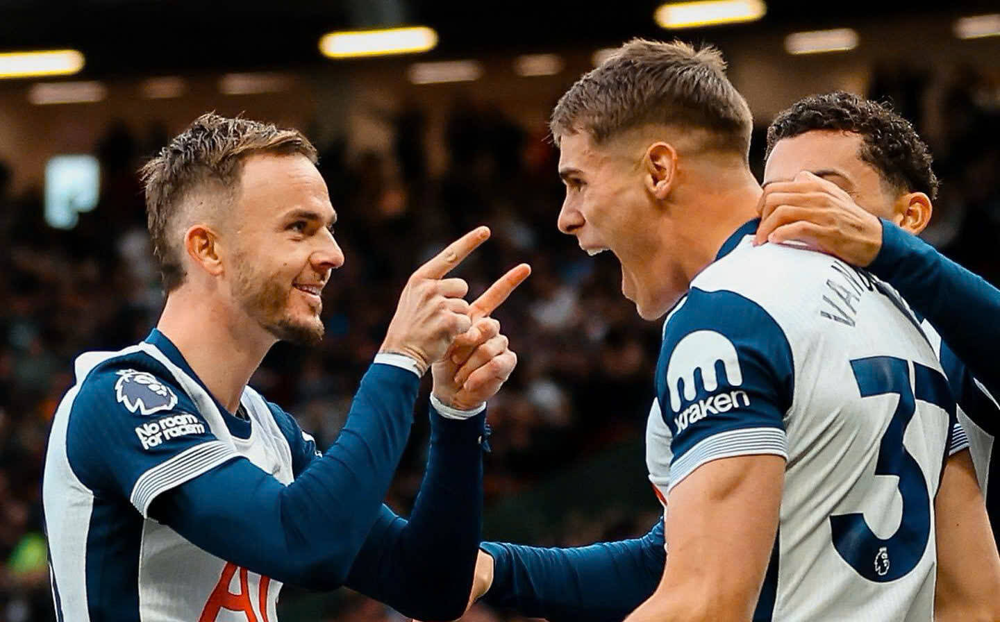 Tottenham có một chiến thắng không thể dễ dàng hơn ngay tại Old Trafford.  Ảnh: TOT