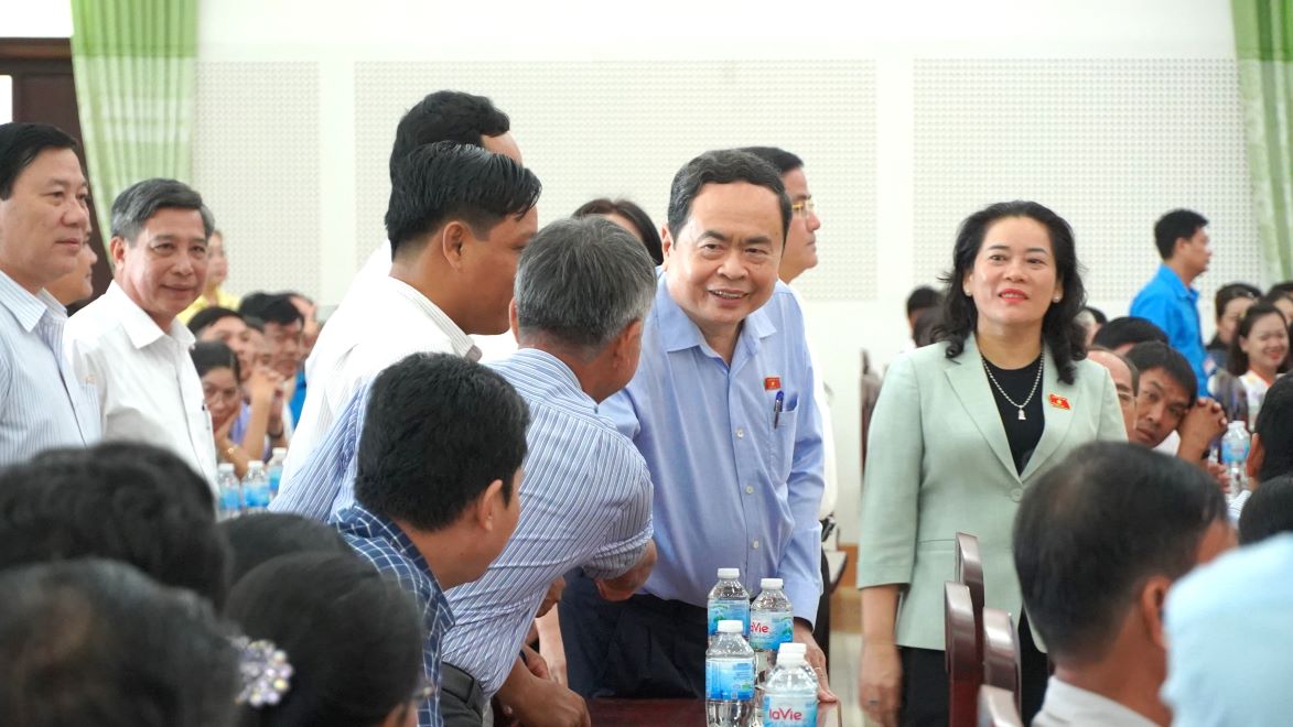 Chủ tịch Quốc hội Trần Thanh Mẫn tiếp xúc cử tri ở Hậu Giang. Ảnh: Tạ Quang