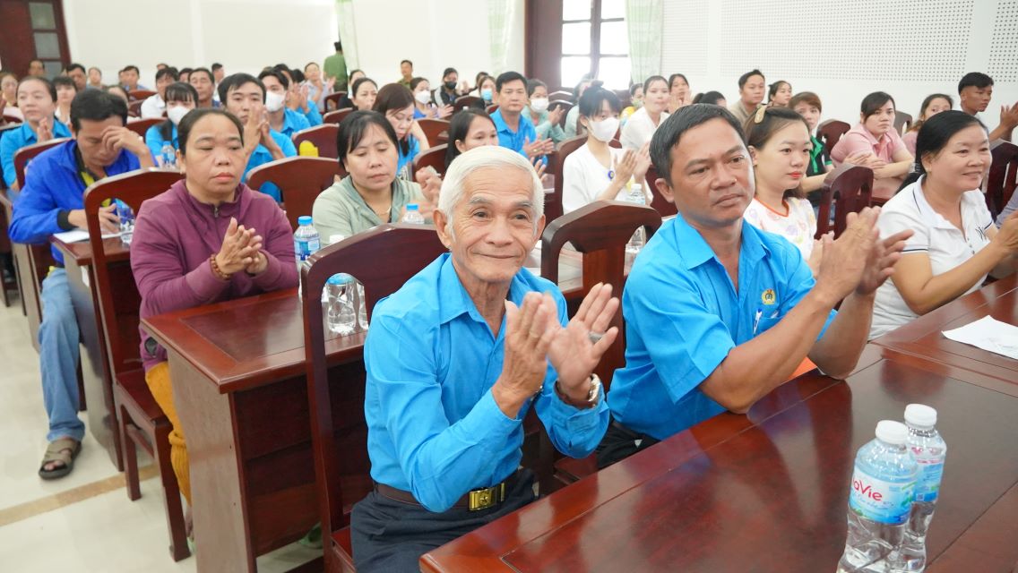 Cử tri tại Hậu Giang. Ảnh: Tạ Quang