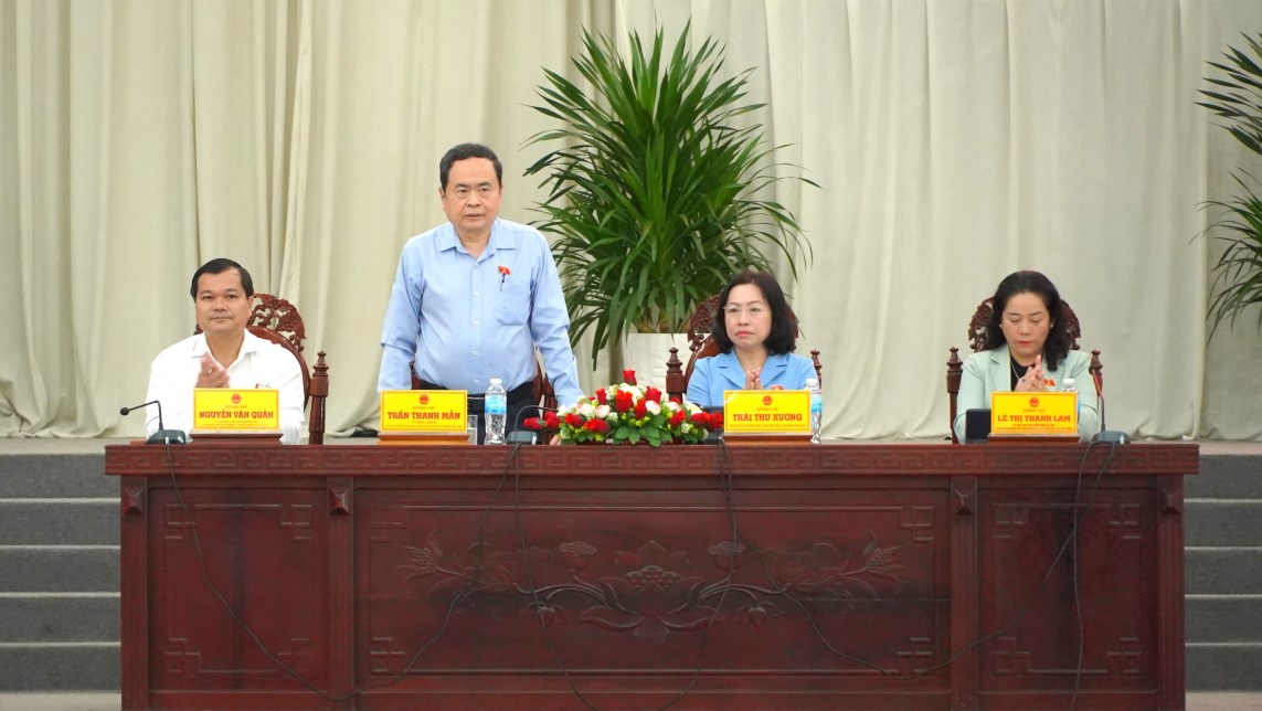 Chủ tịch Quốc hội Trần Thanh Mẫn tiếp xúc cử tri ở Hậu Giang. Ảnh: Tạ Quang