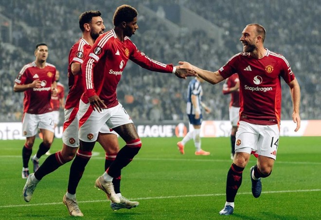 Erik ten Hag: Đừng phán xét Man United vào lúc này