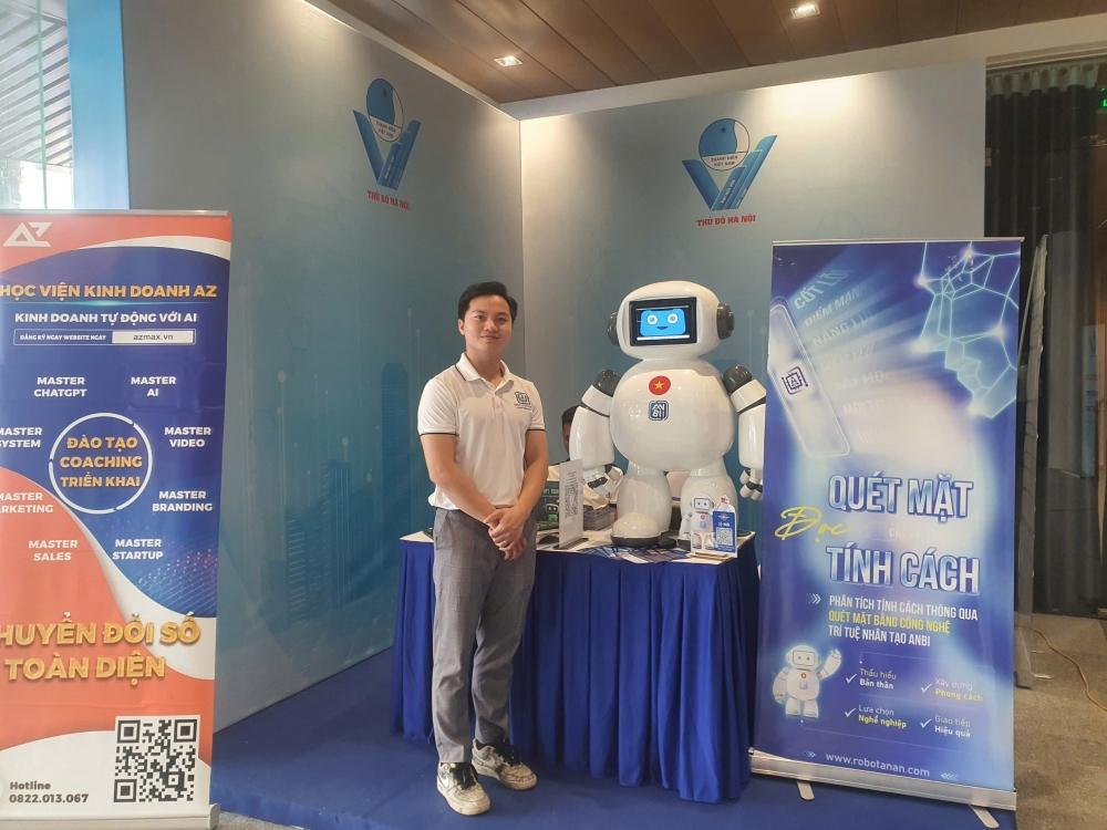 Robot thông minh khuấy đảo triển lãm “Tuổi trẻ sáng tạo”