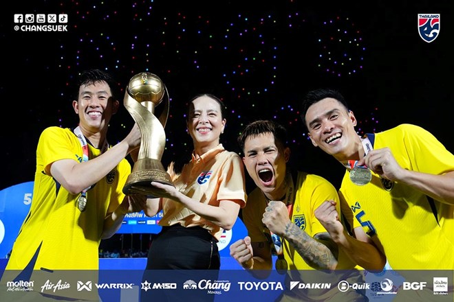 Madam Pang thưởng lớn tuyển Thái Lan khi vô địch King's Cup