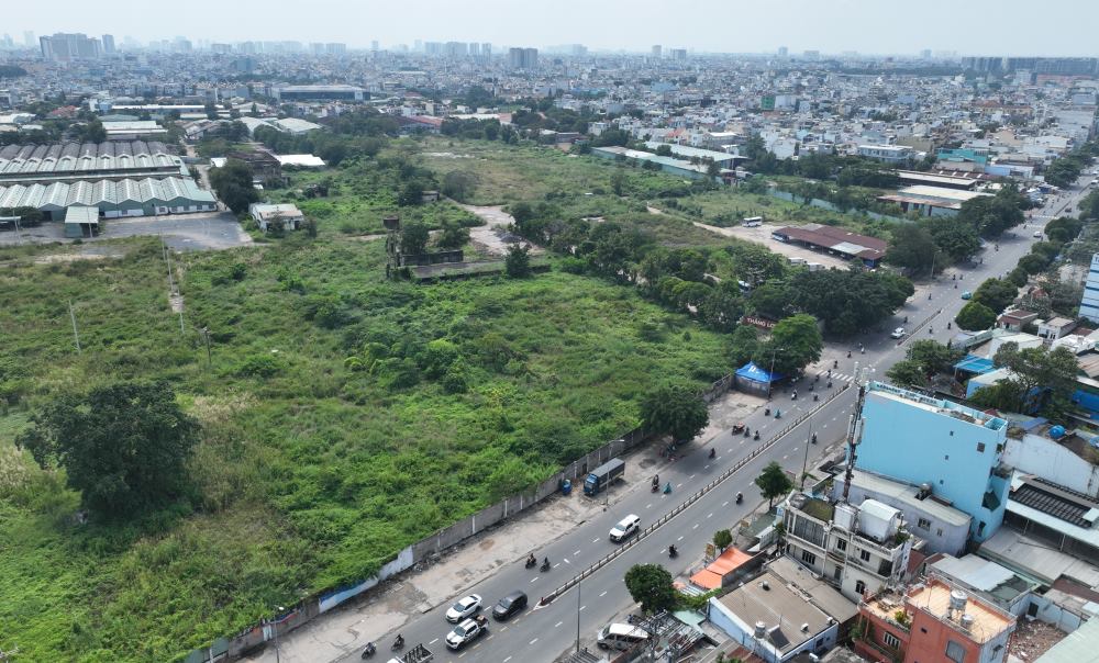 Khu vực này phần lớn đất đang để trống.  Ảnh: Anh Tú