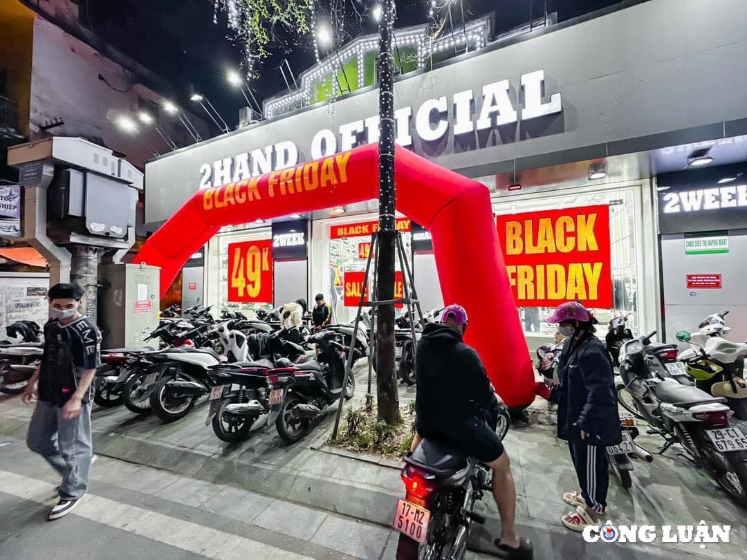 cua hang giam gia manh dip black friday nguoi dan do xo san sale som hinh 10