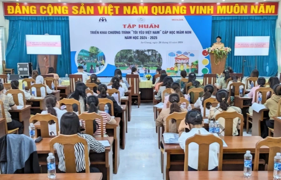 Quang cảnh buổi tập huấn.