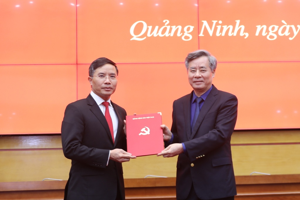 Ông Phạm Đức Ấn được bầu làm Chủ tịch UBND tỉnh Quảng Ninh. Ảnh: Thu Chung