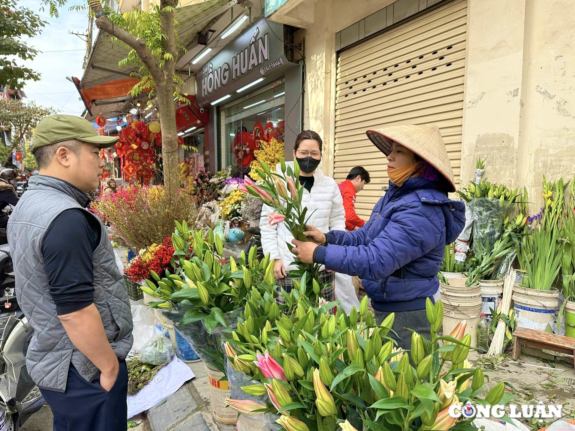 tp hai duong hoa tuoi binh on gia tieu thuong dat hang nhu tom tuoi hinh 4