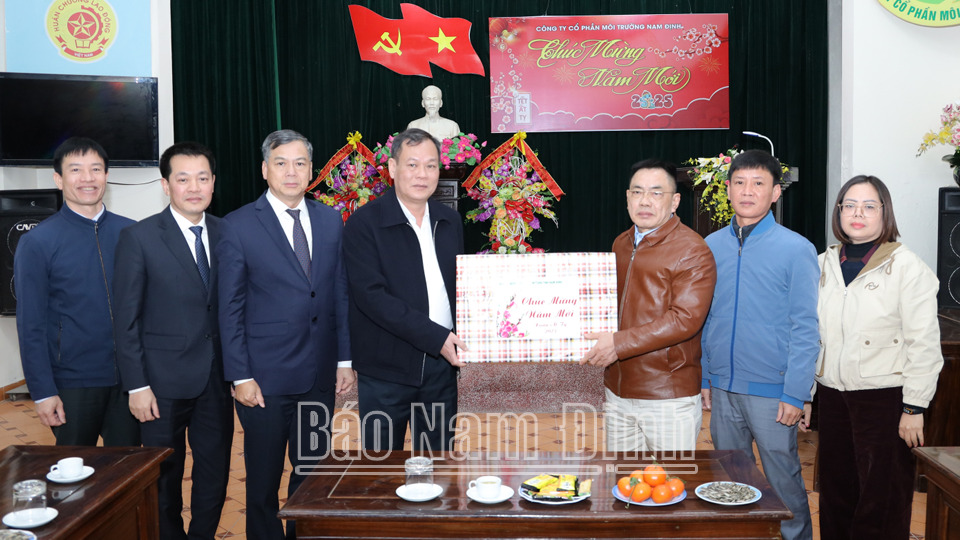 lanh dao tinh nam dinh tham chuc tet cac don vi lam nhiem vu dem giao thua hinh 2