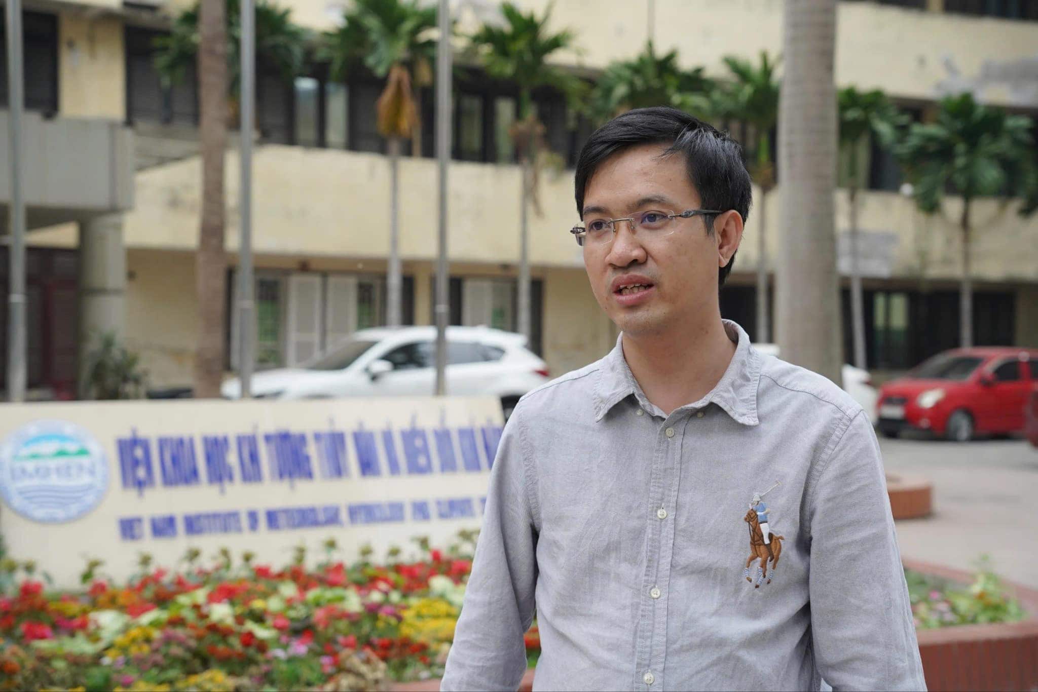 Tiến sĩ Trương Bá Kiên - Phó Giám đốc Trung tâm nghiên cứu Khí tượng khí hậu, Viện Khoa học Khí tượng Thủy văn và Biến đổi khí hậu phân tích dự báo tình hình sương mù ở miền Bắc.