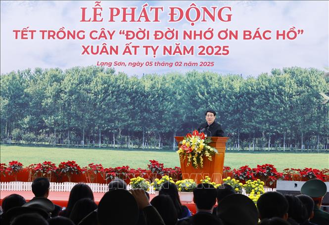 chu tich nuoc luong cuong du tet trong cay doi doi nho on bac ho tai tinh lang son hinh 3