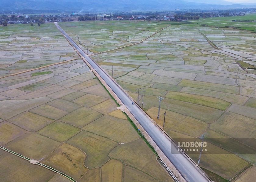 Tuyến nhánh 2 (thuộc xã Thanh Chăn, huyện Điện Biên) - Quốc lộ 12 - bản Bom La có chiều dài 2,56 km