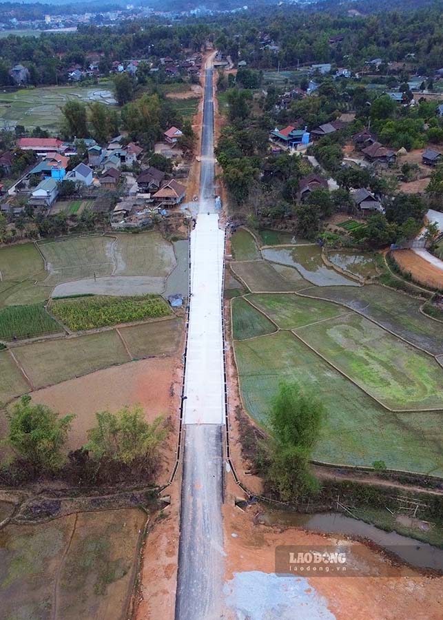 Tuyến nhánh 5 từ trung tâm huyện Điện Biên - Khu đô thị mới phía đông, TP Điện Biên Phủ có chiều dài 2,25 km được đầu tư theo quy mô đường giao thông cấp IV miền núi có châm trước, đang dần hoàn thiện.