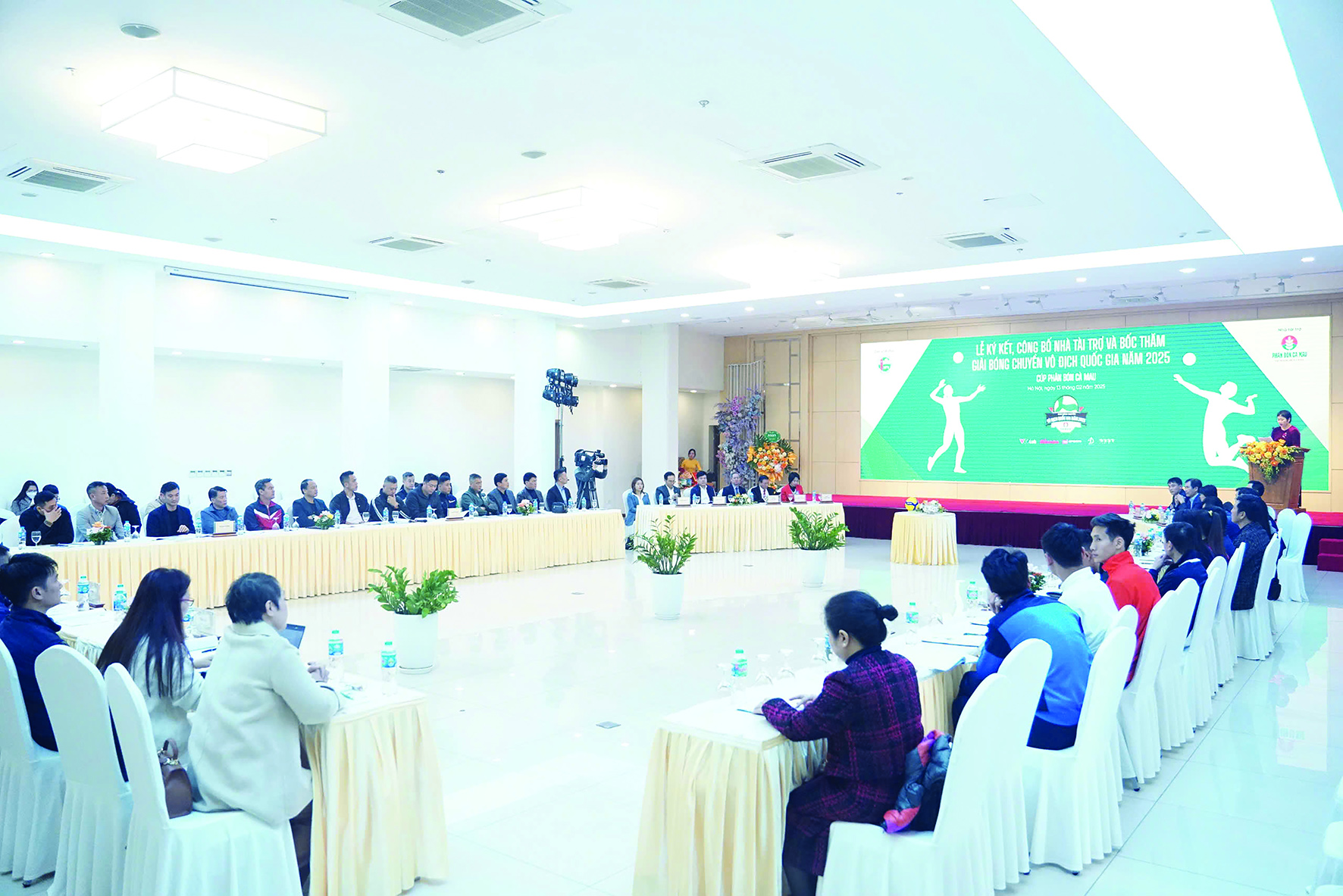 phan bon ca mau nha tai tro kim cuong giai bong chuyen vo dich quoc gia 2025 hinh 1