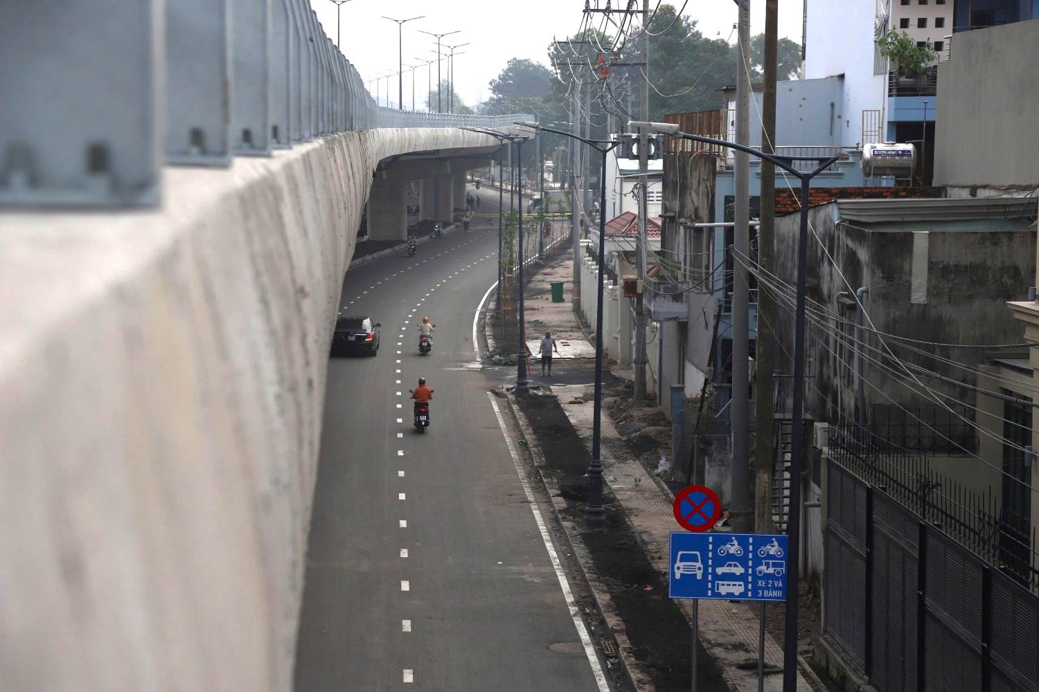Đoạn đường và cầu vượt trước nhà ga T3 đã thông xe.  Ảnh: Minh Quân