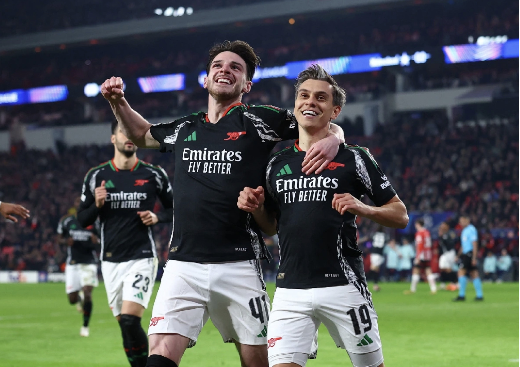 danh bai psv arsenal dat mot chan vao tu ket champions league hinh 1