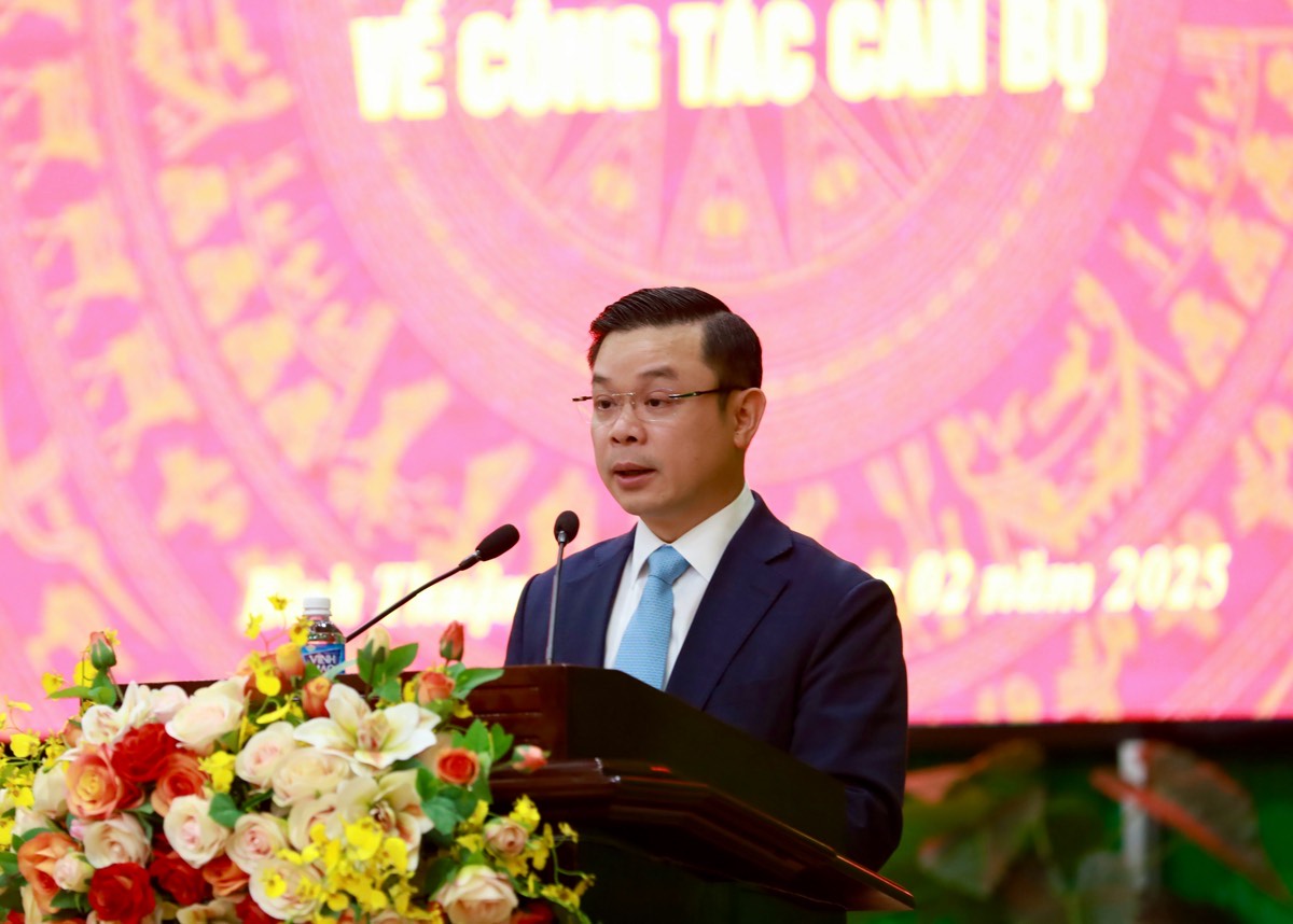 Ông Đỗ Hữu Huy, tân Phó Bí thư Tỉnh ủy Bình Thuận phát biểu nhận nhiệm vụ. Ảnh: Duy Tuấn
