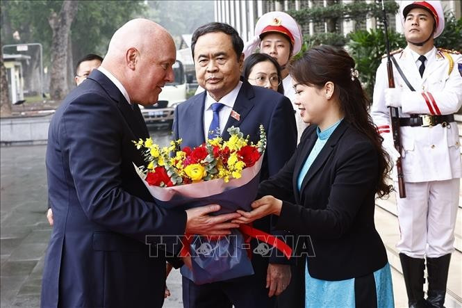 Chủ tịch Quốc hội Trần Thanh Mẫn đón Thủ tướng New Zealand Christopher Luxon.