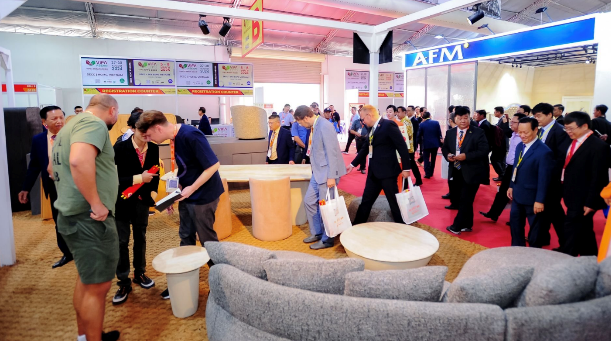 VIFA EXPO 2025 - Nơi nội thất Việt chinh phục khách hàng quốc tế- Ảnh 2.